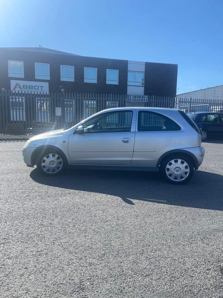 Vauxhall Corsa - 1.4i 16v Design 3dr (a/c) - Automatic 89K Mileage 2 keys - Image 7