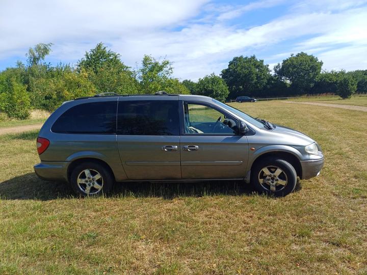 Cheap Chrysler Grand Voyager - 2.8 CRD Executive XS 5dr - SPARES/REPAIR-DRIVES FINE-MOT for sale in Hitchin, Hertfordshire