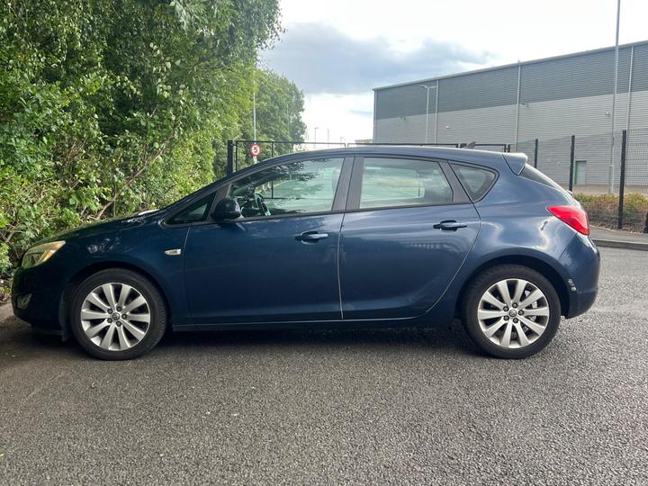 Vauxhall Astra - 1.6 16v Exclusiv Euro 5 5dr - GREAT VALUE, RUNS SMOOTH, FSH - Image 8