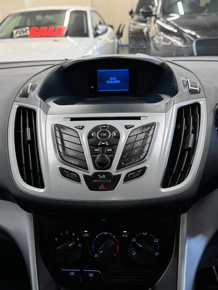Ford Grand C-Max - 1.6 TDCi Zetec Euro 5 5dr - DRIVES A1 - Image 19
