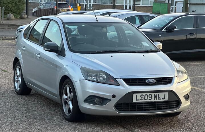 Cheap Ford Focus - 1.6 Zetec 5dr for sale in London