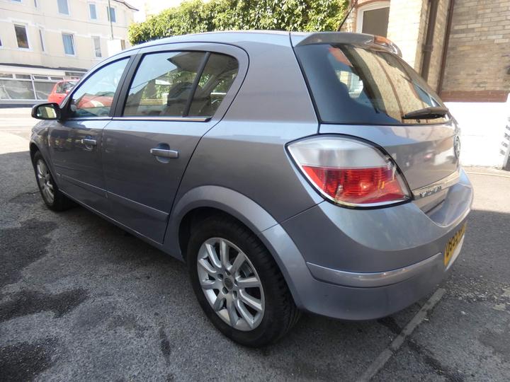 Vauxhall Astra - 1.8i 16v Design Hatchback 5dr Petrol Automatic (197 g/km, 123 bhp) - ~~CREDIT/DEBIT CARD ACCEPTED~~ - Image 4