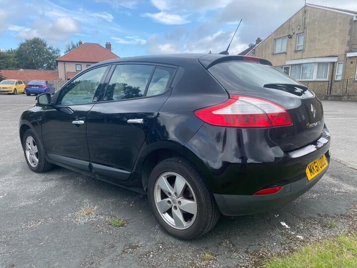 Renault Megane - 1.6 16V Dynamique TomTom 3dr - 6 SPEED GEARBOX,5 DOOR HATCH. - Image 5