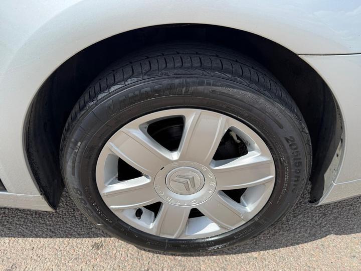 Citroen C4 - 1.6i 16V SX 5dr - Long mot! Service history! - Image 16