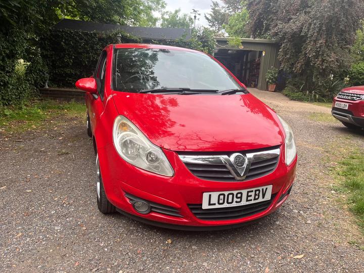 Cheap Vauxhall Corsa - 1.4i 16v Design 3dr (a/c) - recently serviced and MOT for sale in Waltham Cross, Hertfordshire