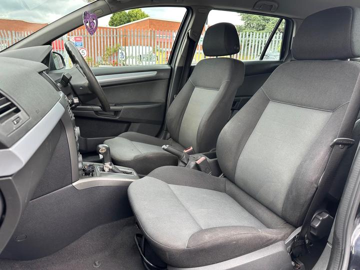 Vauxhall Astra - 1.8i 16v Club 5dr - Cheap Automayic Estate - Image 11
