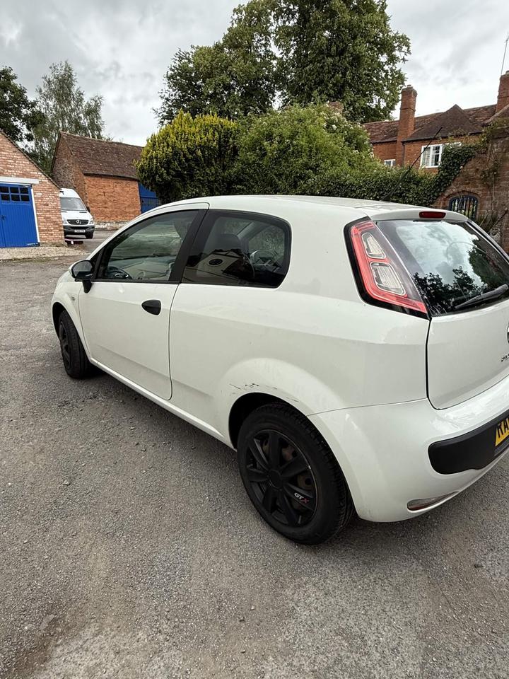 Fiat Punto Evo - 1.2 Active Euro 5 (s/s) 3dr - Image 3