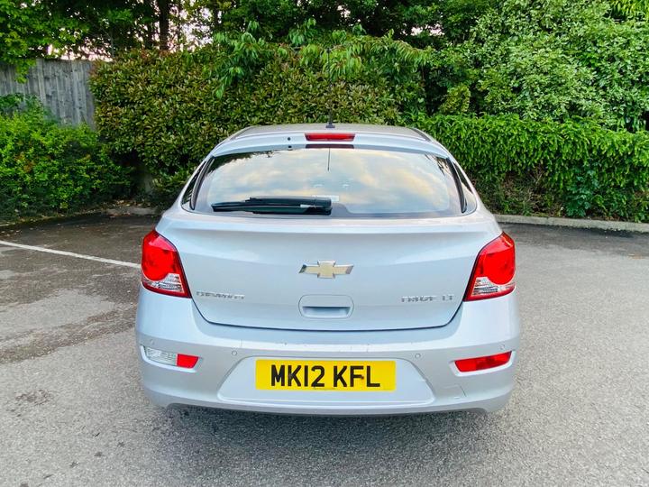 Chevrolet Cruze - 1.6 LT Euro 5 5dr - Image 2