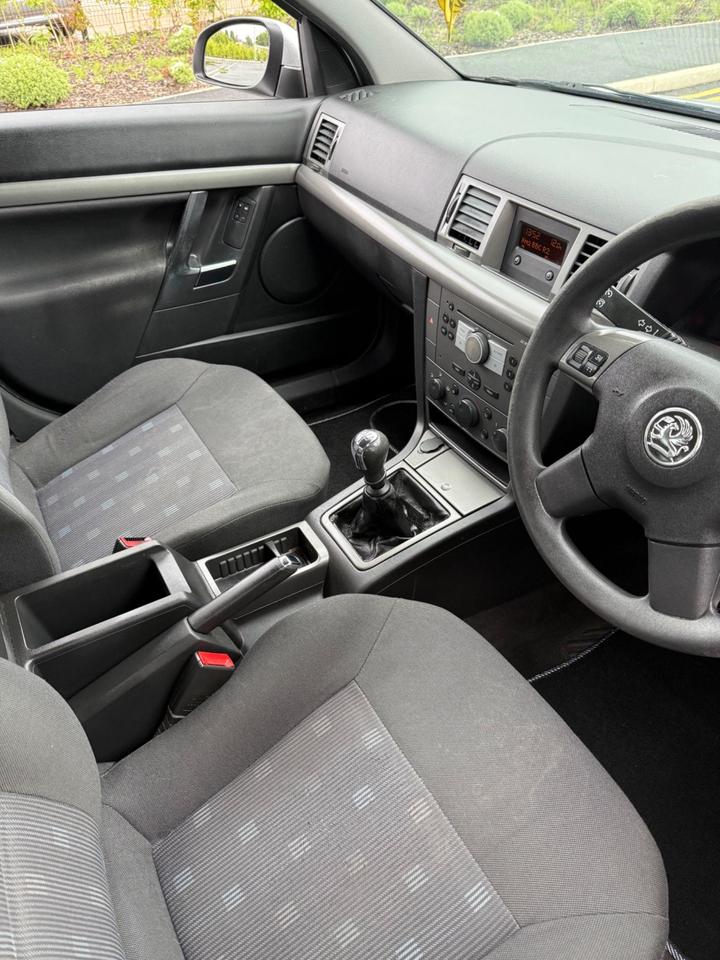 Vauxhall Vectra - 1.8i 16v Life 5dr - Image 13