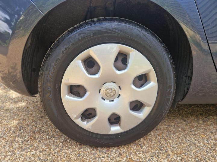 Vauxhall Astra - 1.4 16v Exclusiv Euro 5 5dr - New in stock and ready to go - Image 17