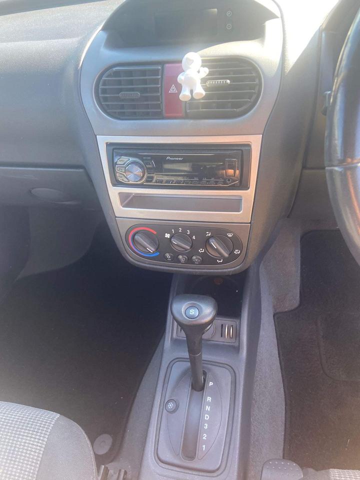 Vauxhall Corsa - 1.4i 16v Design 3dr (a/c) - Automatic 89K Mileage 2 keys - Image 19