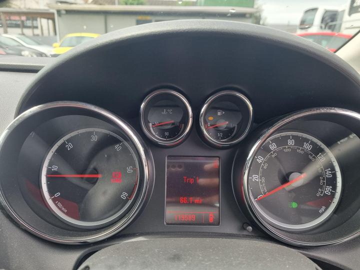 Vauxhall Astra - 1.7 CDTi Exclusiv Euro 5 5dr - S/ HISTORY-- 2 KEYS - Image 9