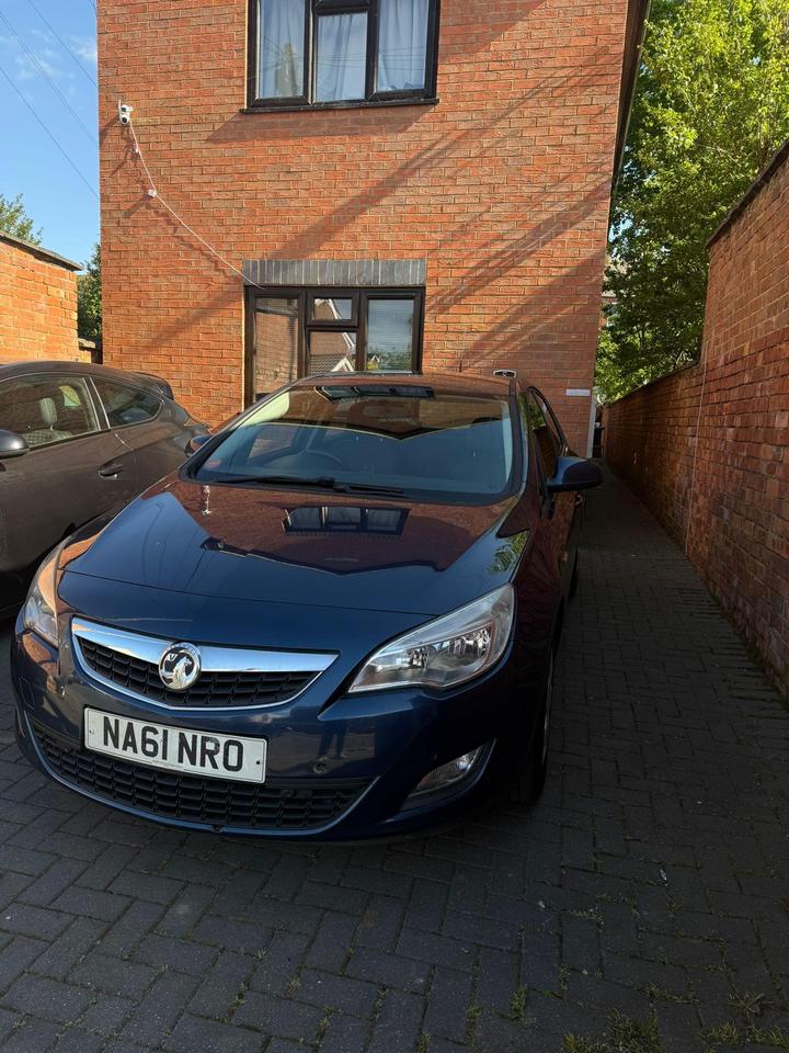 Cheap Vauxhall Astra - 1.6 16v Exclusiv Euro 5 5dr for sale in Northampton, Northamptonshire