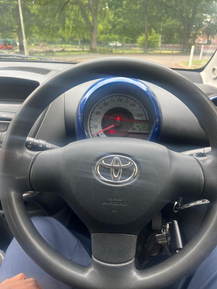 Toyota AYGO - 1.0 VVT-i Blue Euro 4 5dr - comes with 2 keys - Image 9