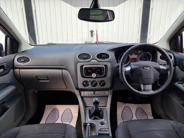 Ford Focus - 1.8 Titanium 5dr - TITANIUM SPEC/ULEZ/MANUAL - Image 32