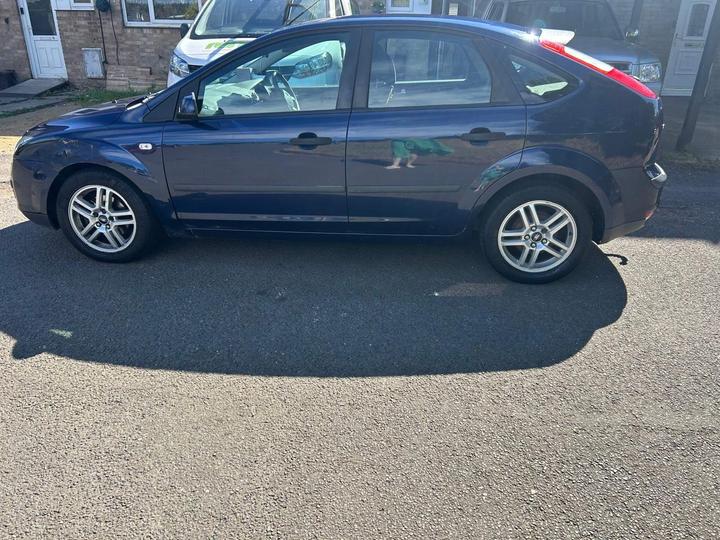 Ford Focus - 1.6 LX 5dr - cheap run around - Image 5