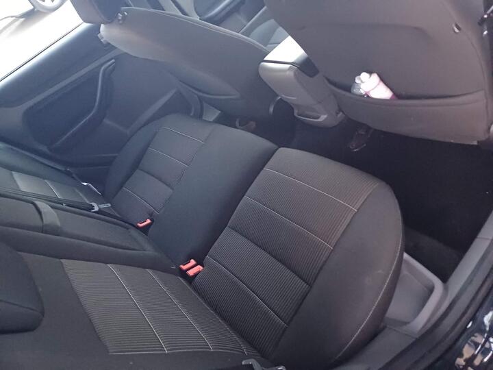 Ford Focus - 1.6 TDCi DPF Titanium 5dr - Image 13