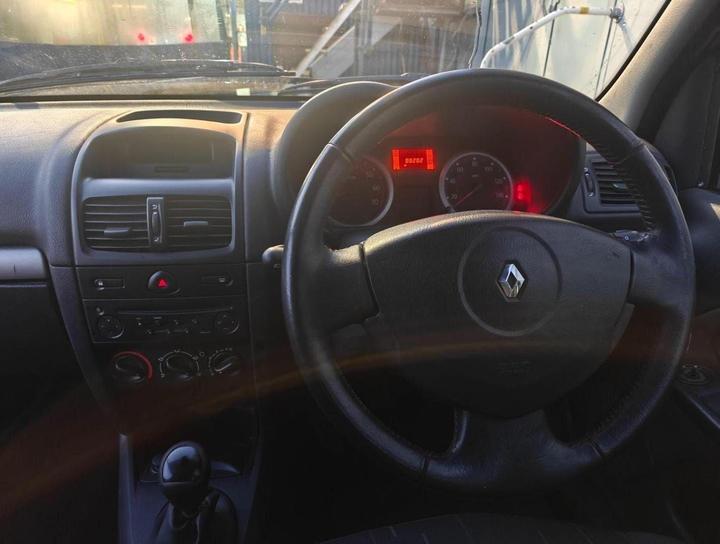 Renault Clio - 1.2 16v Dynamique 5dr - Sold as seen - Image 18