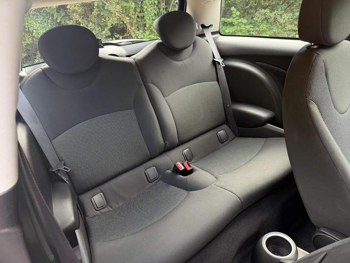 MINI Hatch - 1.6 Cooper Euro 4 3dr - LOW MILEAGE, LIGHTNING BLUE - Image 11