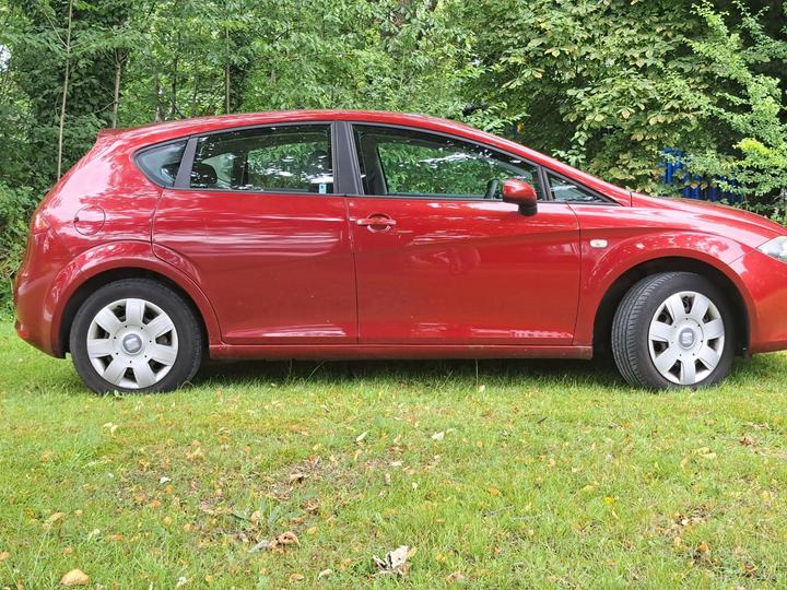 SEAT Leon - 1.6 8V Reference Euro 4 5dr - FULL SERVICE HISTORY,3 OWNER - Image 9
