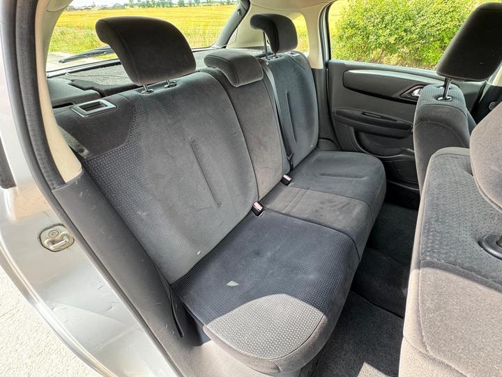 Citroen C4 - 1.6i 16V SX 5dr - Long mot! Service history! - Image 9
