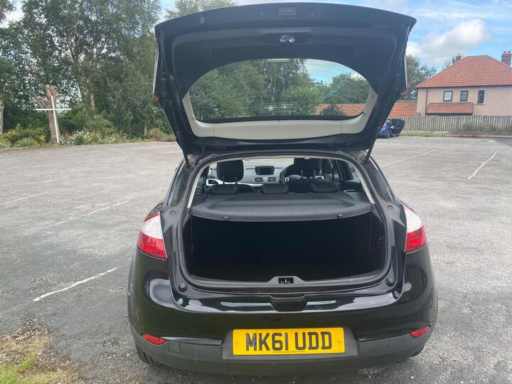 Renault Megane - 1.6 16V Dynamique TomTom 3dr - 6 SPEED GEARBOX,5 DOOR HATCH. - Image 10