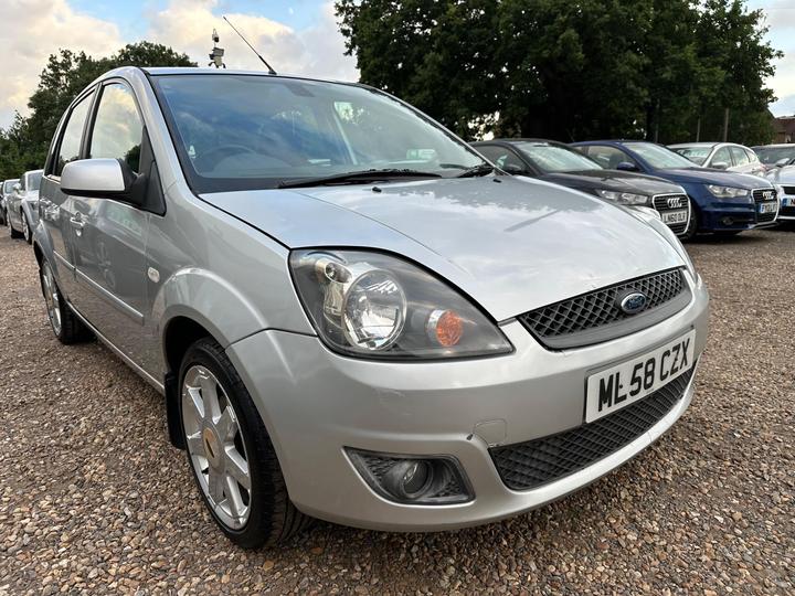 Cheap Ford Fiesta - 1.25 Zetec Blue Edition 5dr - Alloys,A/C,Low Mileage,Tax&Ins for sale in Sunbury, Surrey