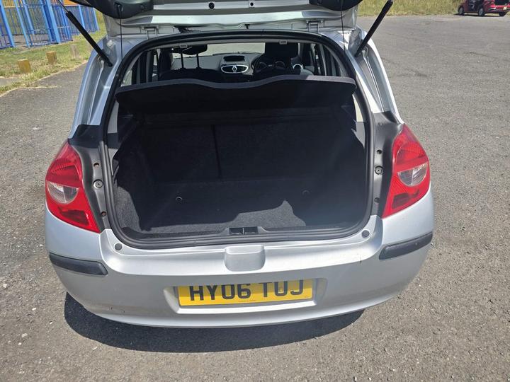 Renault Clio - 1.4 16v Dynamique 5dr - 12 Months MOT No Advisories - Image 20