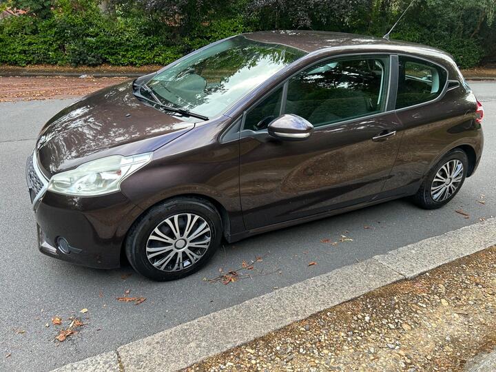 Peugeot 208 - 1.2 VTi Access+ Euro 5 3dr - 1YR MOT,3DR,AC,PETROL,FSH,ULEZ - Image 2