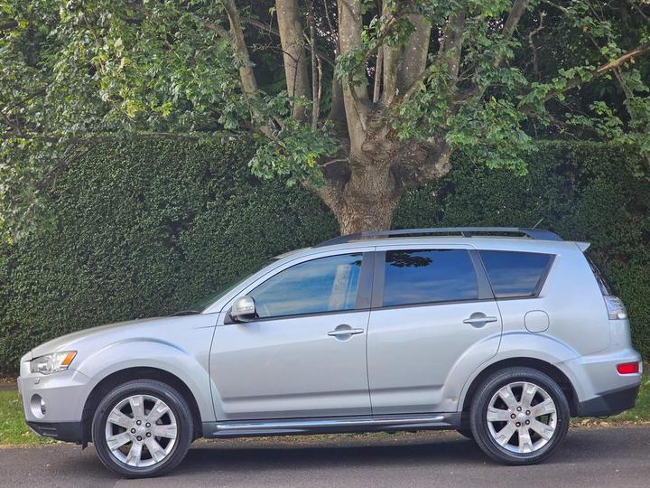 Mitsubishi Outlander - 2.2 DI-D GX4 4WD Euro 5 5dr - read advert - Image 3