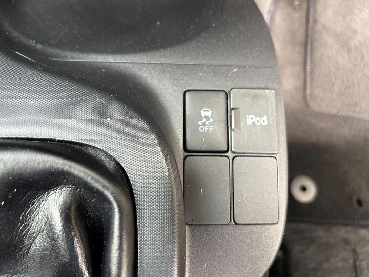 Toyota iQ - 1.0 VVT-i 2 Euro 5 3dr - 2 KEYS SERVICE HISTORY - Image 77