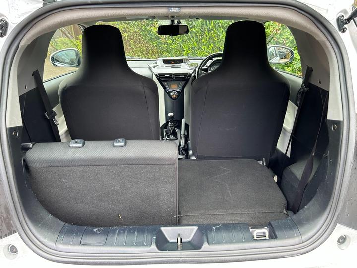 Toyota iQ - 1.0 VVT-i 2 Euro 5 3dr - 2 KEYS SERVICE HISTORY - Image 45