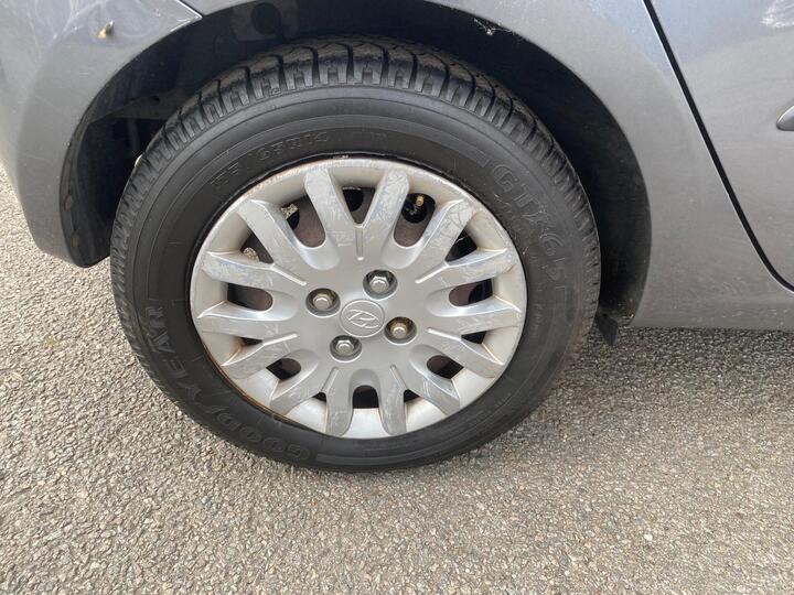 Hyundai i10 - 1.2 Classic Euro 4 5dr - LONG MOT+ULEZ FREE+FIRST CAR - Image 9