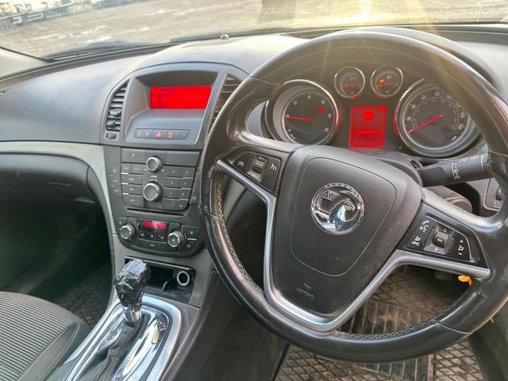 Vauxhall Insignia - 2.0 CDTi Exclusiv Auto Euro 5 5dr - DRIVES MINT+9 MONTHS MOT - Image 12