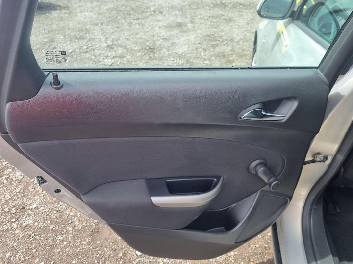Vauxhall Astra - 1.7 CDTi Exclusiv Euro 5 5dr - S/ HISTORY-- 2 KEYS - Image 17