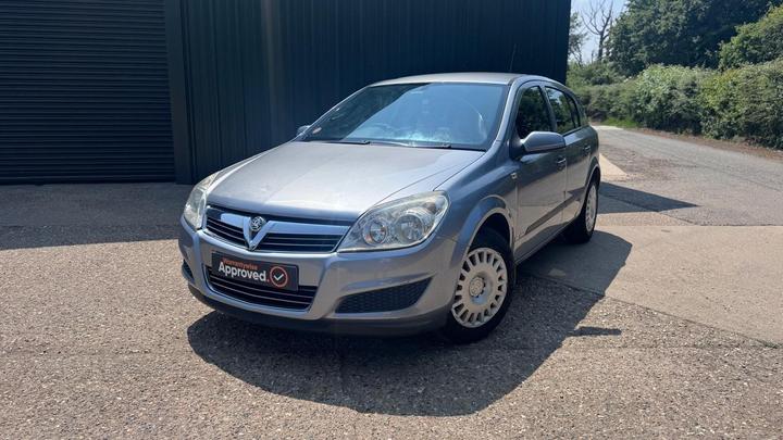 Cheap Vauxhall Astra - 1.6i 16v Life 5dr - 2 Keys, 3 Month Warranty for sale in Waltham Abbey, Essex