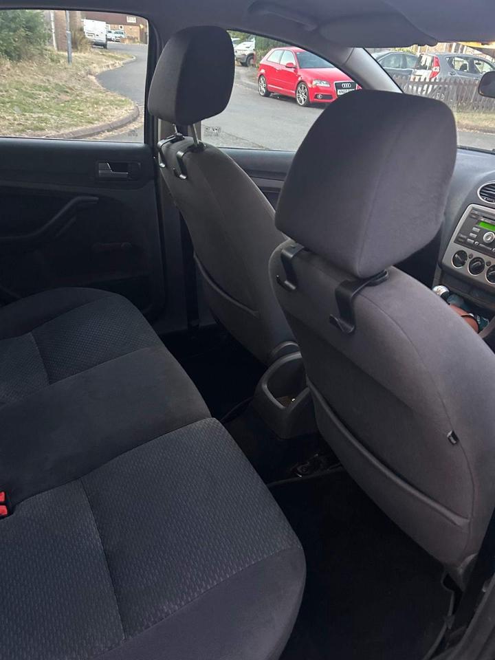 Ford Focus - 1.6 LX 5dr - cheap run around - Image 15