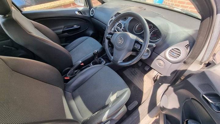 Vauxhall Corsa - 1.2i 16v Design 5dr (a/c) - Image 6