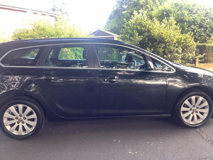 Vauxhall Astra - 1.7 CDTi ecoFLEX Tech Line Sports Tourer Euro 5 (s/s) 5dr - MOT JUNE 2026 (28-06-2026) - Image 5