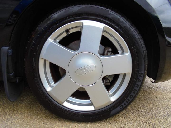 Ford Fiesta - 1.4 Zetec 5dr - TIDY LITTLE 5 DOOR HATCHBACK - Image 20