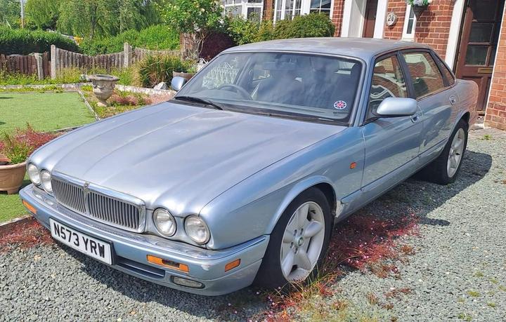 Cheap Jaguar XJ - 3.2 XJ6 4dr - Engine runs, needs new batter. for sale in Halesowen, West Midlands