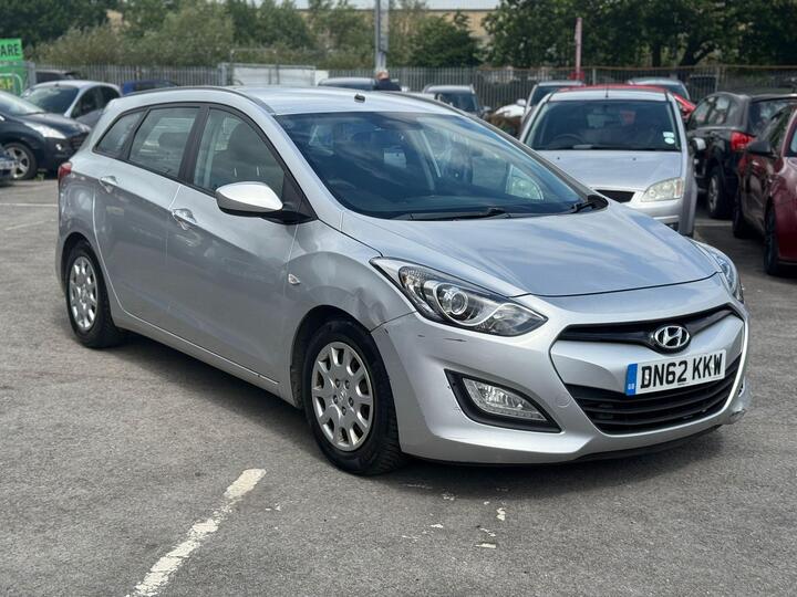 Cheap Hyundai i30 - 1.6 CRDi Blue Drive Classic Tourer Euro 5 (s/s) 5dr - MOT JUL26 Nationwide Delivery for sale in Bradford, West Yorkshire