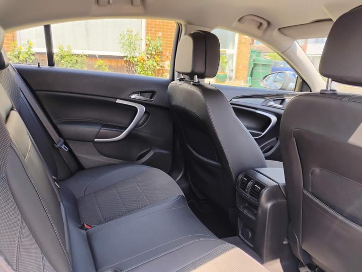 Vauxhall Insignia - 2.0 CDTi SE Nav Auto Euro 5 5dr - Image 8