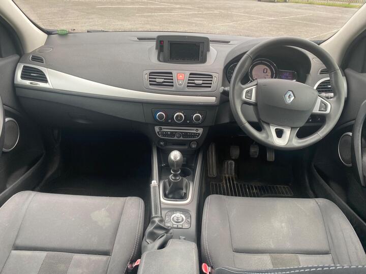 Renault Megane - 1.6 16V Dynamique TomTom 3dr - 6 SPEED GEARBOX,5 DOOR HATCH. - Image 17