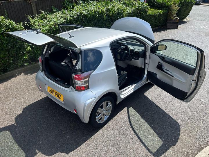 Toyota iQ - 1.0 VVT-i 2 Euro 5 3dr - 2 KEYS SERVICE HISTORY - Image 56