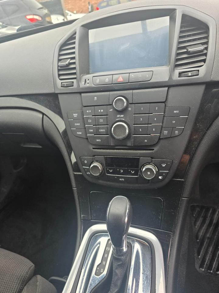 Vauxhall Insignia - 2.0 CDTi SRi Auto Euro 5 5dr - AUTOMATIC - Image 8
