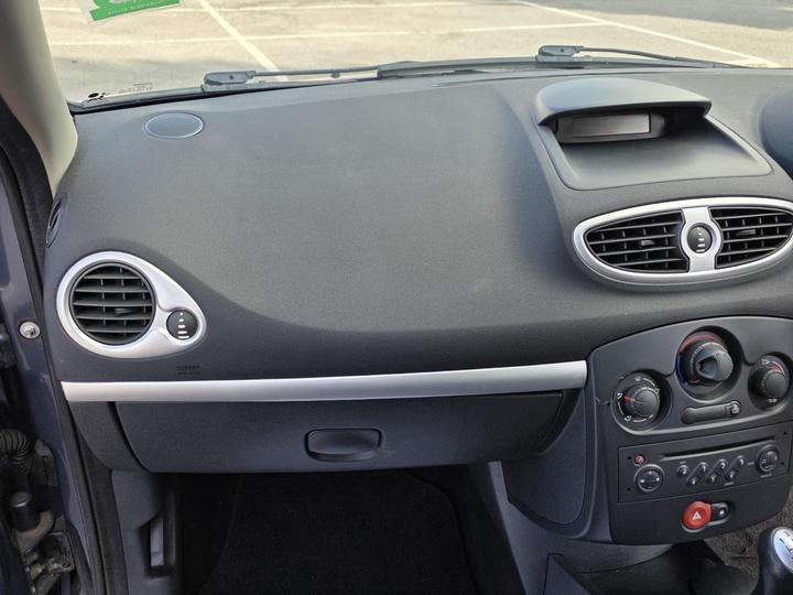 Renault Clio - 1.4 16v Dynamique 3dr - LOW MILES+2 OWNERS - Image 24