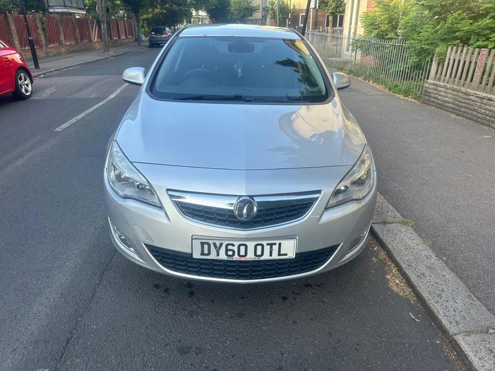 Cheap Vauxhall Astra - 1.4T 16v SE Euro 5 5dr for sale in Highbury, Greater London