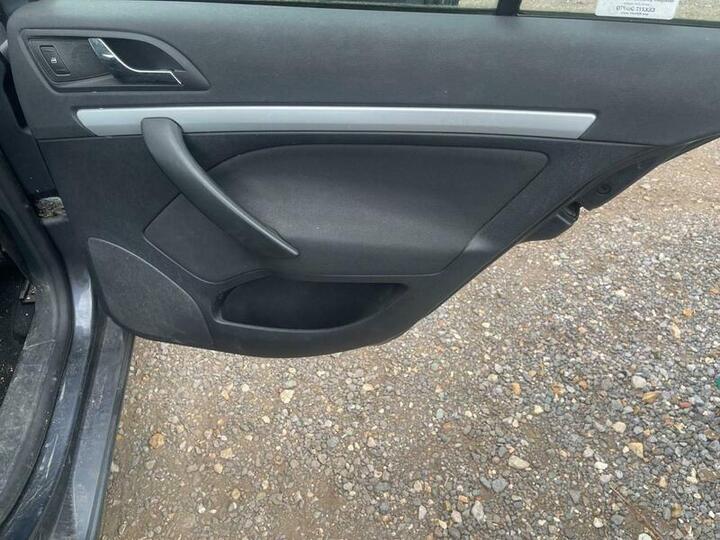 Skoda Octavia - 1.6 FSI Ambiente Euro 4 5dr - Image 16