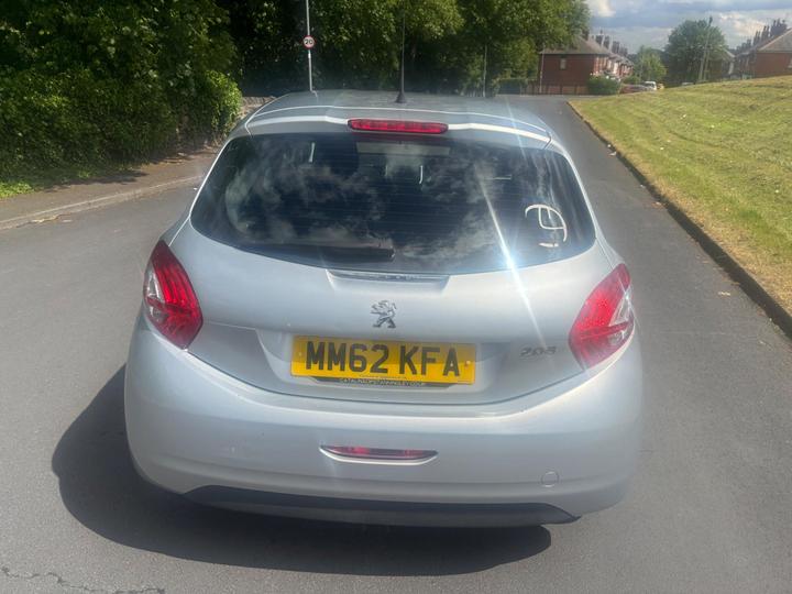 Peugeot 208 - 1.4 VTi Active Euro 5 5dr - GREAT 1st CAR WITH FSH - Image 4